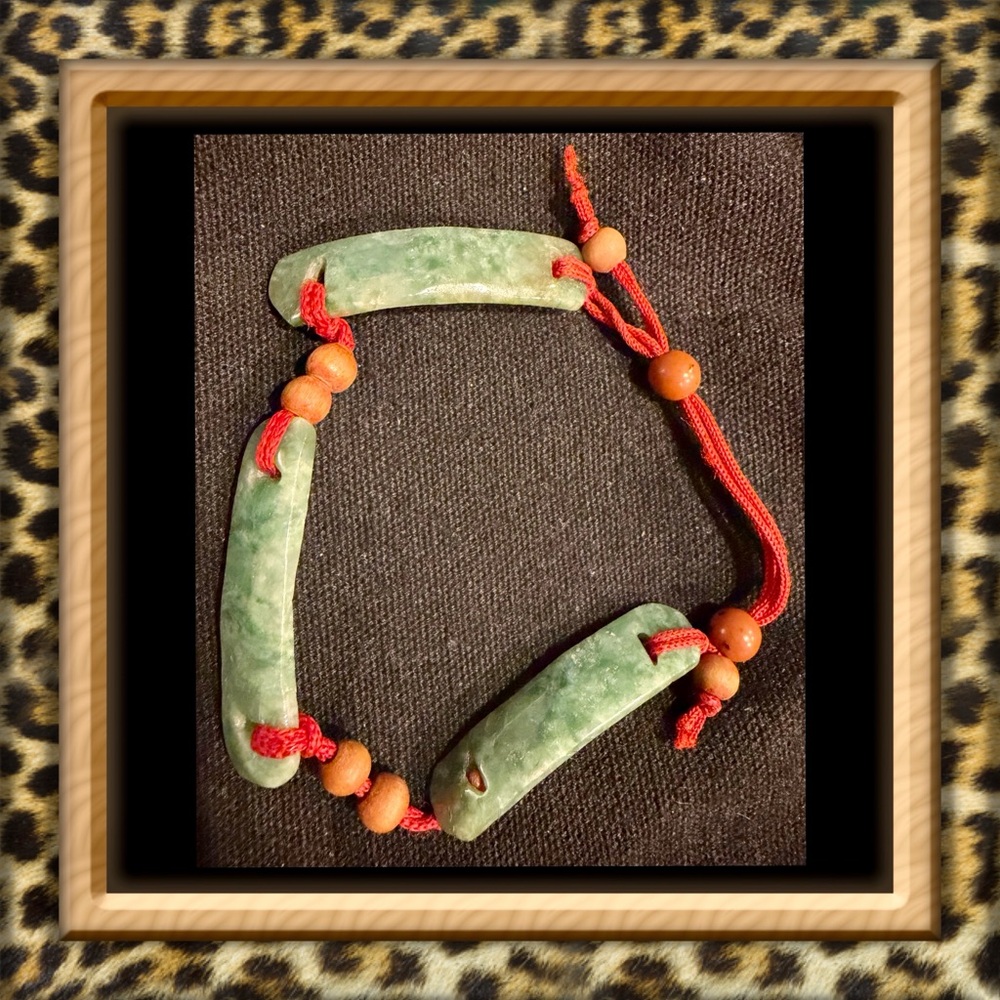 👑✅PRICE FIRM✅ Faux Jade Stone Bracelet with Red Adjustable Cord